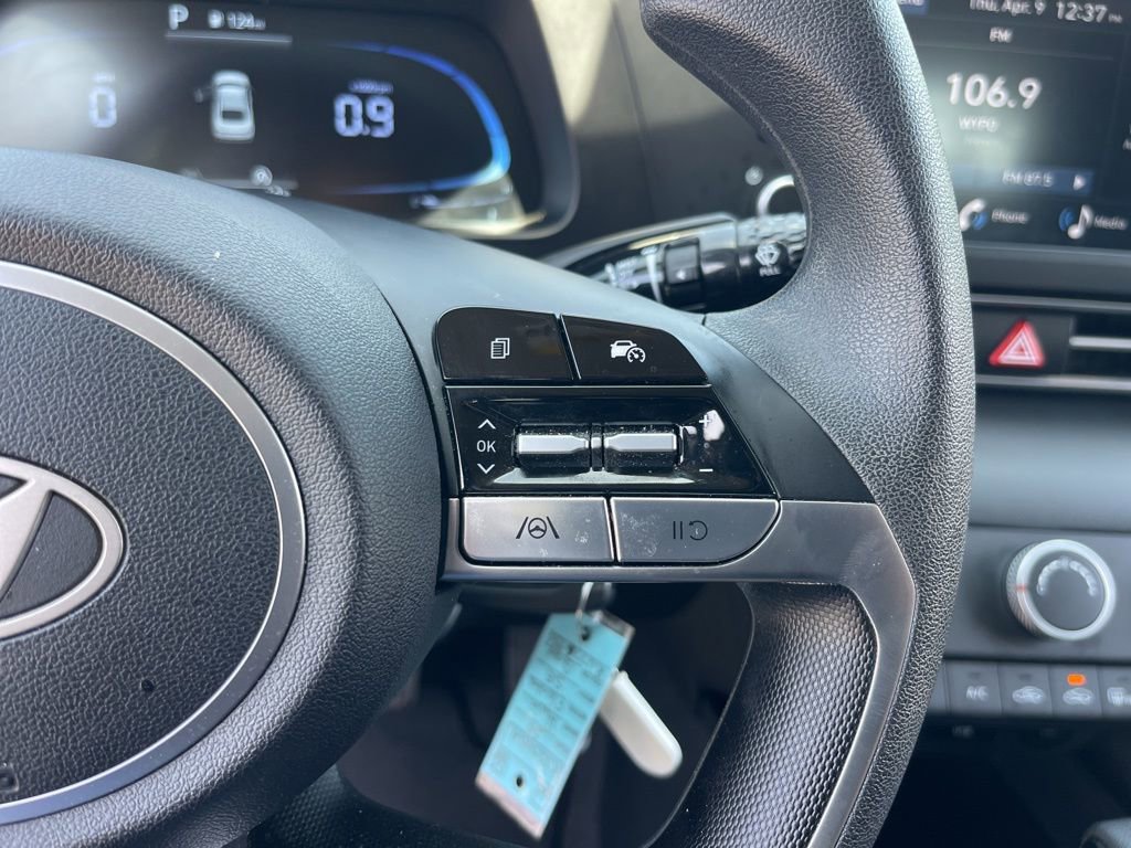 Used 2024 Hyundai Elantra SE image 17