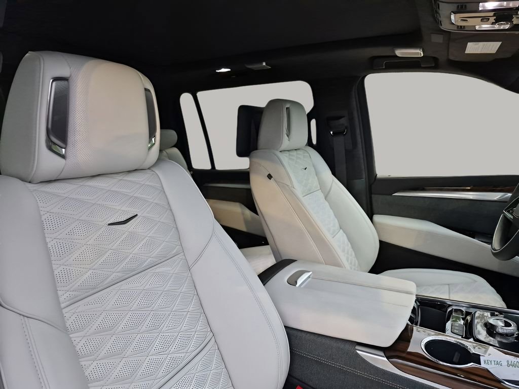 New 2026 Cadillac Escalade ESV Platinum Sport w/ LPO, ONYX Package AWD/4WD image 15