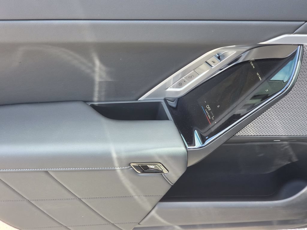Used 2025 BMW 740i xDrive AWD/4WD image 10