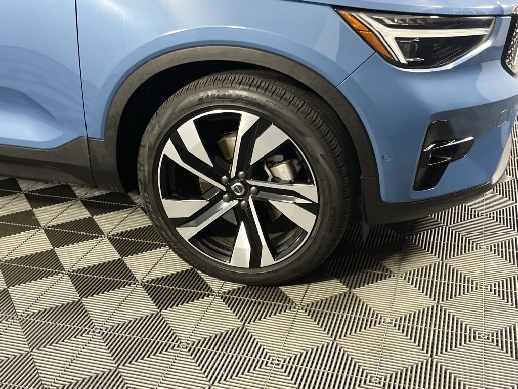 Used 2023 Volvo XC40 B5 Ultimate w/ Protection Package image 12