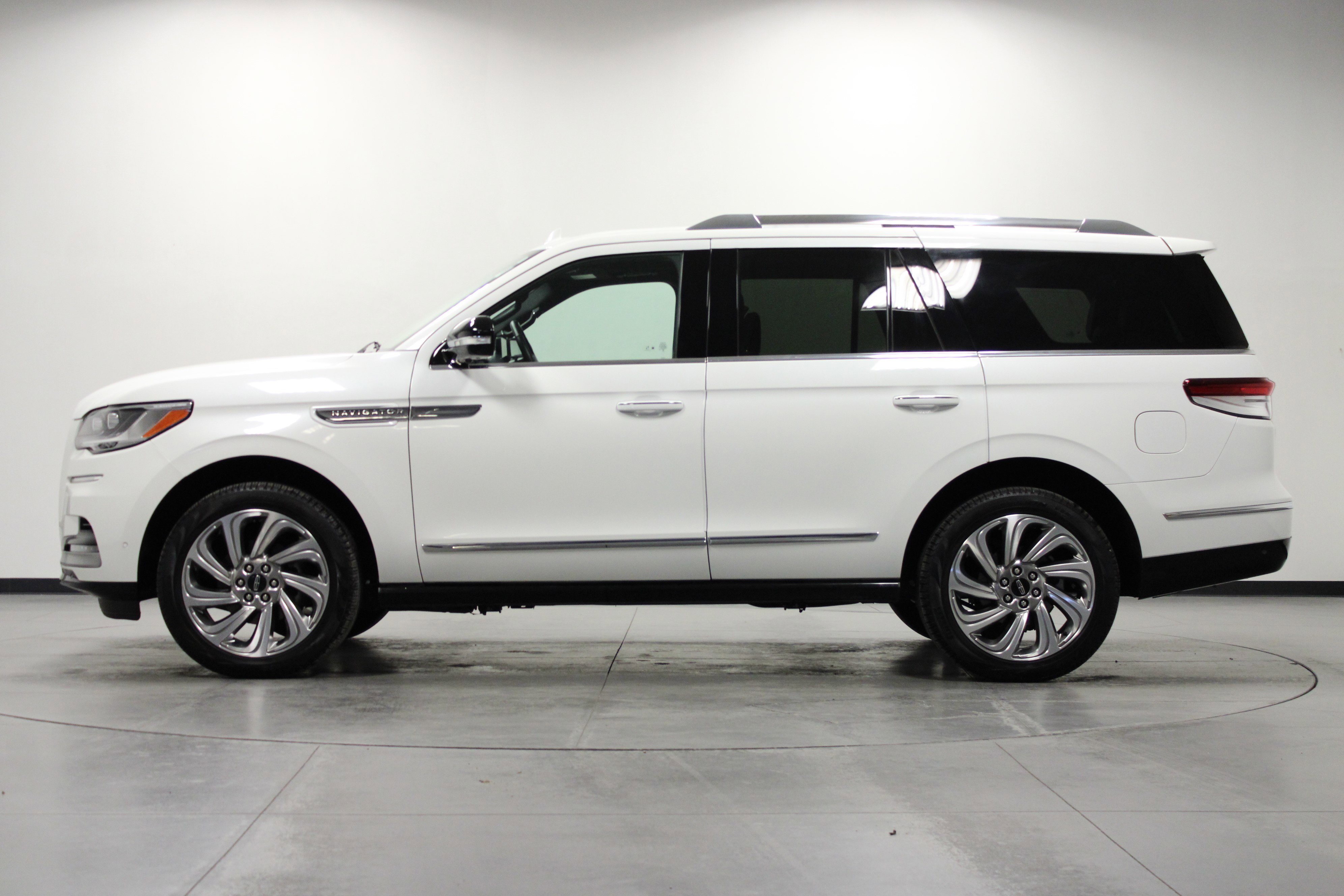 Used 2024 Lincoln Navigator Reserve image 7