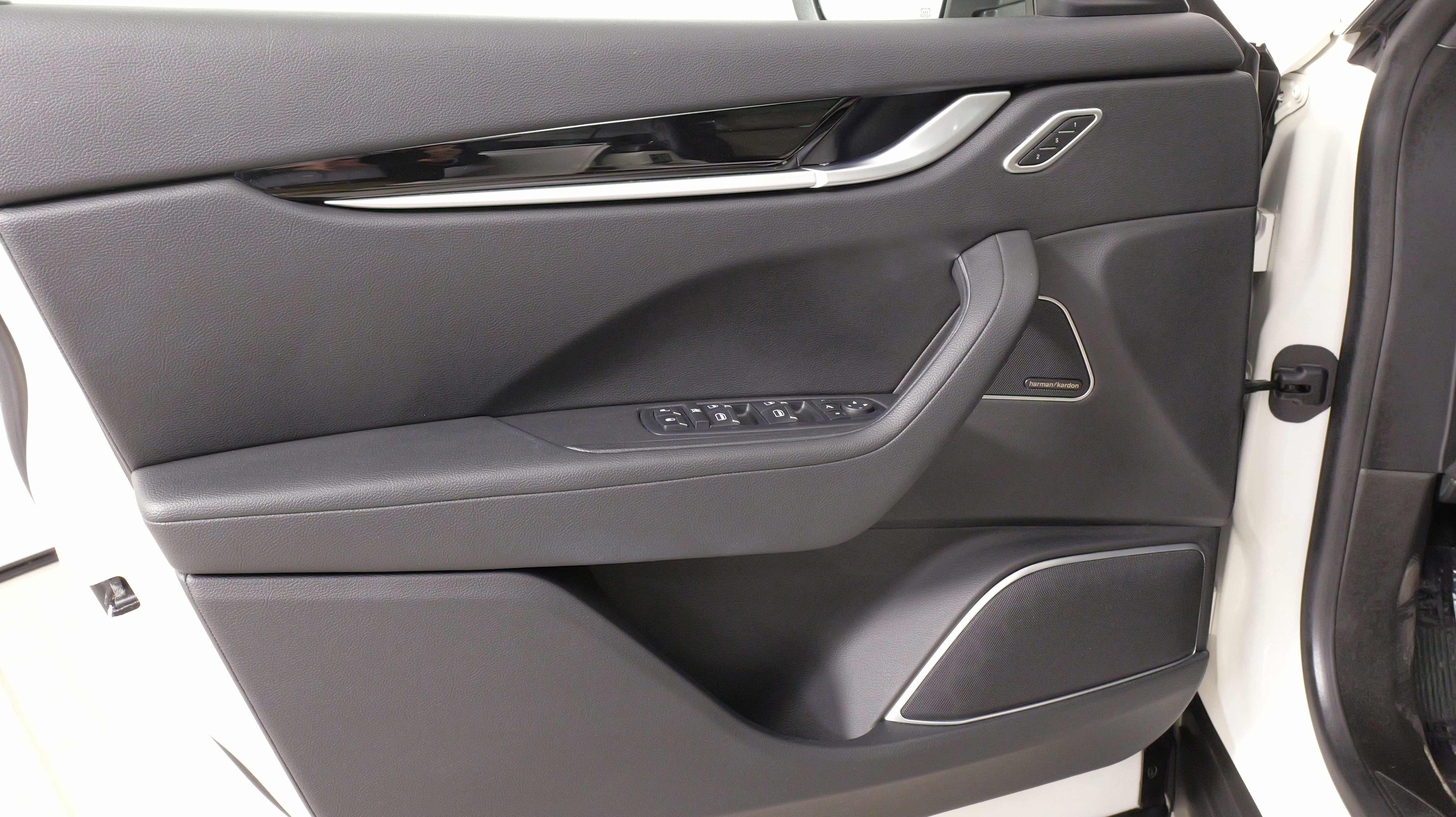 Used 2018 Maserati Levante image 24