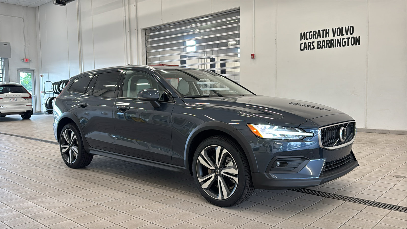 New 2026 Volvo V60 B5 Cross Country Plus w/ Protection Package Premier AWD/4WD image 3