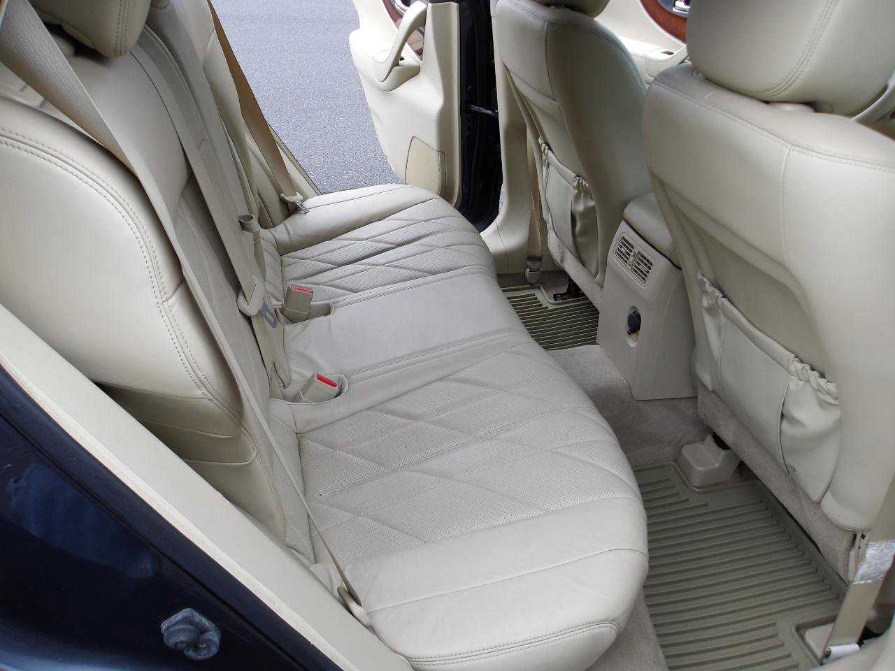 Used 2009 INFINITI FX35 AWD w/ Technology Pkg image 12