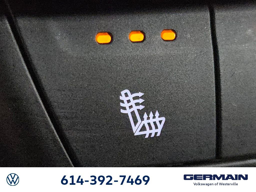 Used 2025 Cadillac XT4 Sport w/ Cold Weather Package image 29