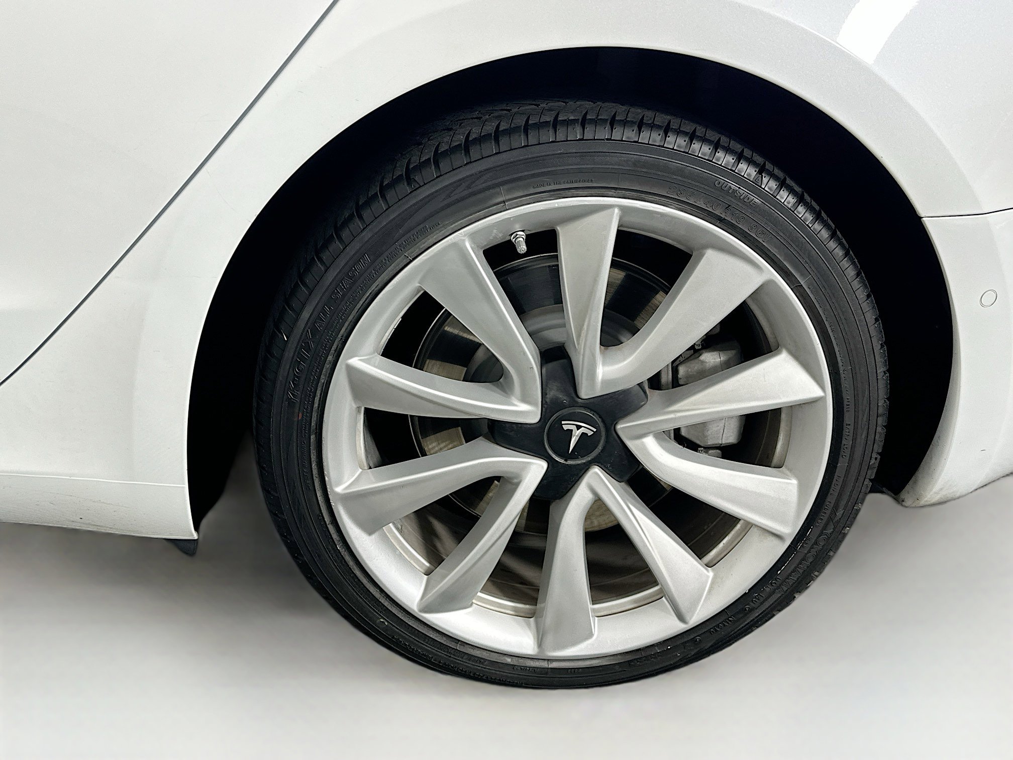 Used 2020 Tesla Model 3 Standard Range Plus image 11