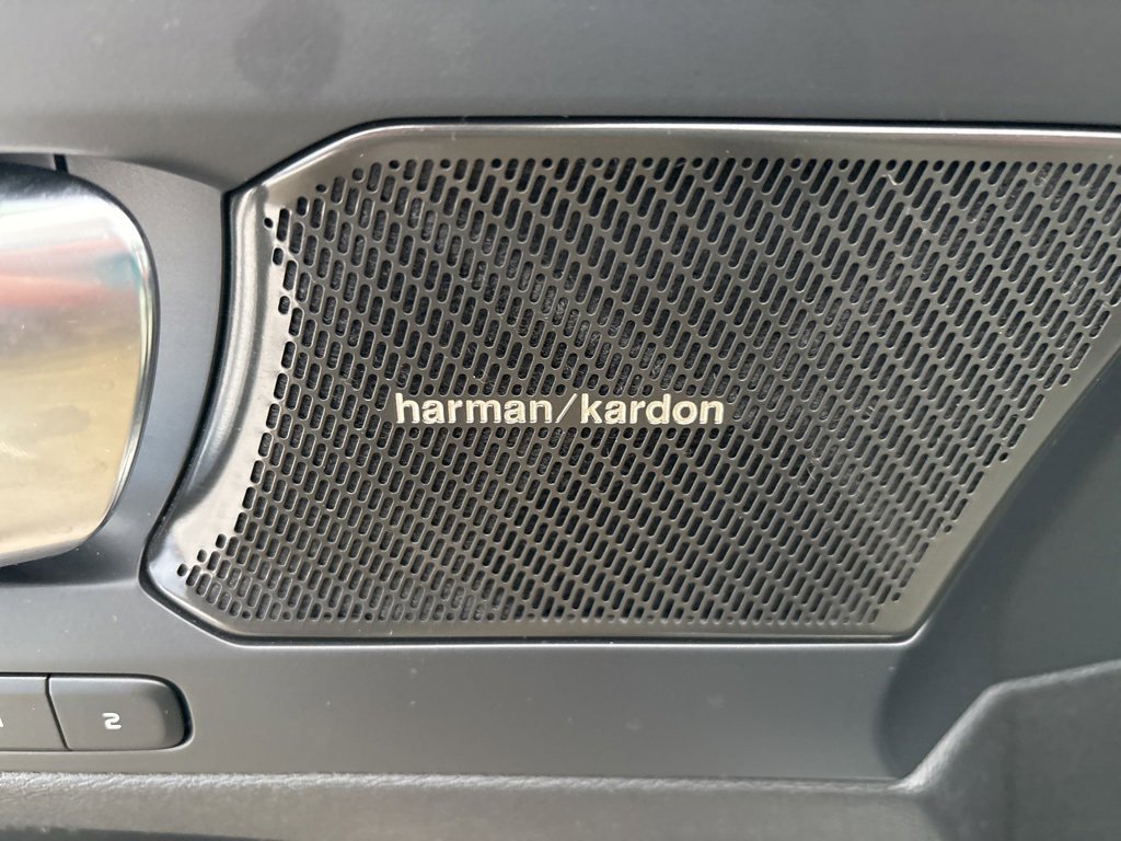 Certified 2023 Volvo XC40 B5 Plus w/ Protection Package Premier image 16