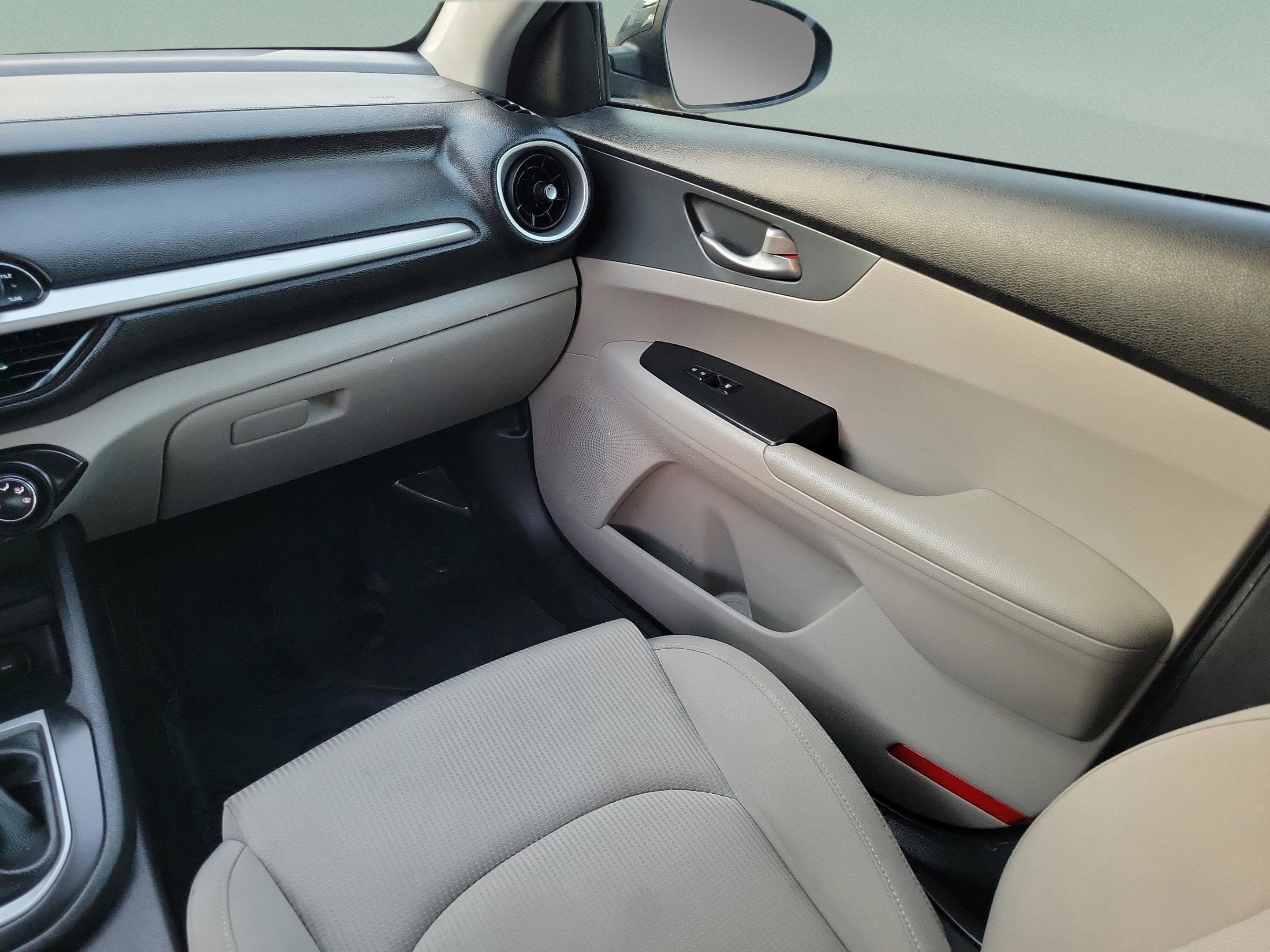 Used 2020 Kia Forte LXS FWD image 11