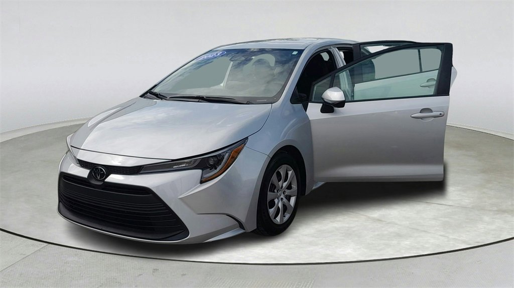 Used 2023 Toyota Corolla LE image 10