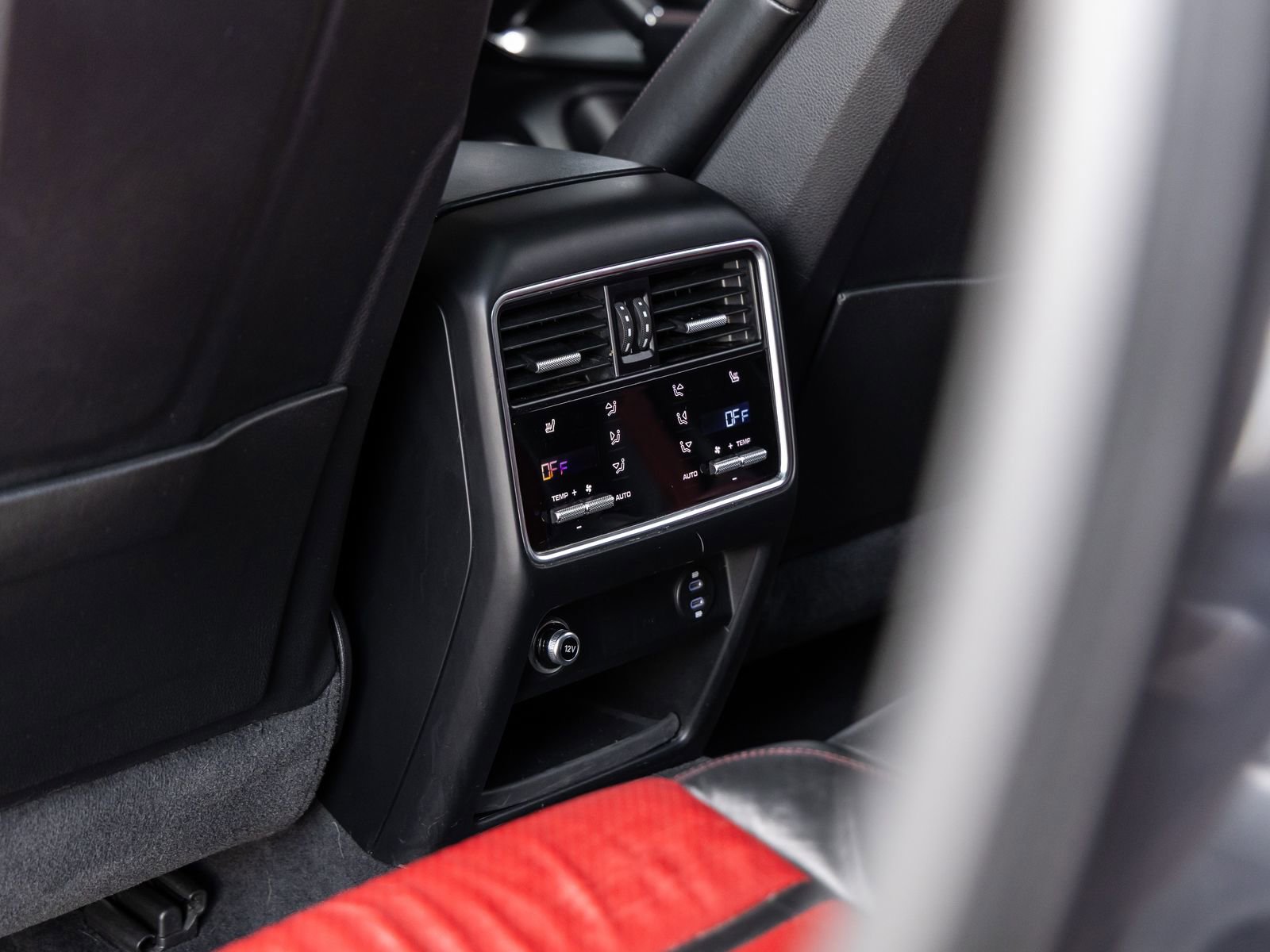 Certified 2020 Porsche Cayenne Turbo AWD/4WD image 36