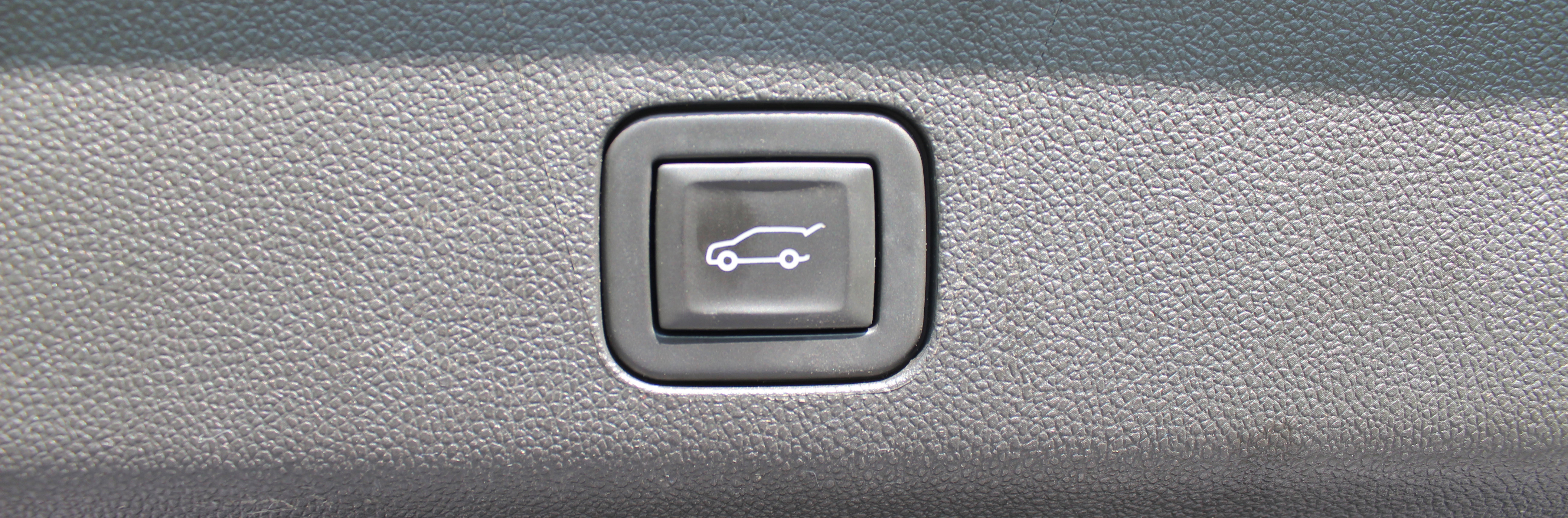 Used 2023 Chevrolet Suburban LT image 9