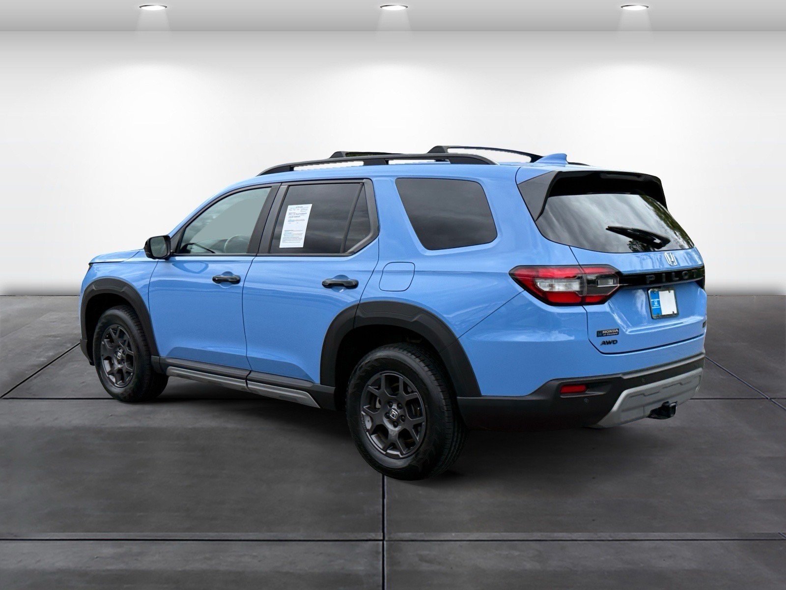 Certified 2023 Honda Pilot TrailSport image 3