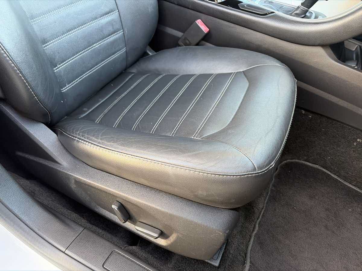 Used 2015 Ford Fusion SE w/ Equipment Group 502A FWD image 26