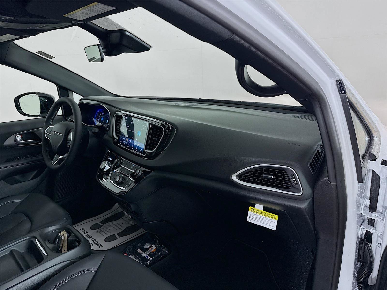 New 2027 Chrysler Pacifica LX FWD image 30