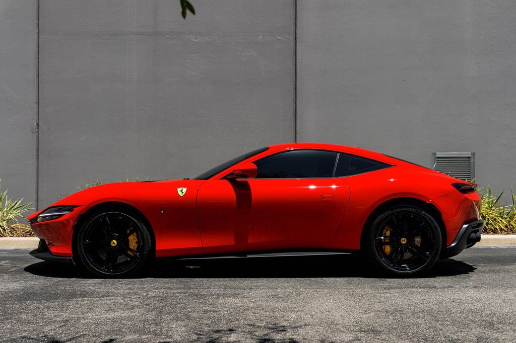 Used 2022 Ferrari Roma RWD image 2