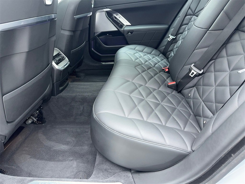 Used 2023 BMW 740i image 42