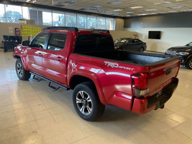Used 2018 Toyota Tacoma TRD Sport image 4
