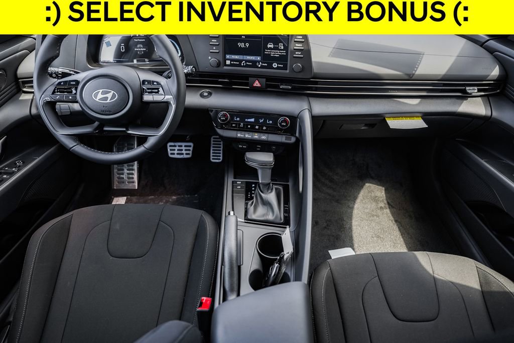 New 2025 Hyundai Elantra Sport image 16