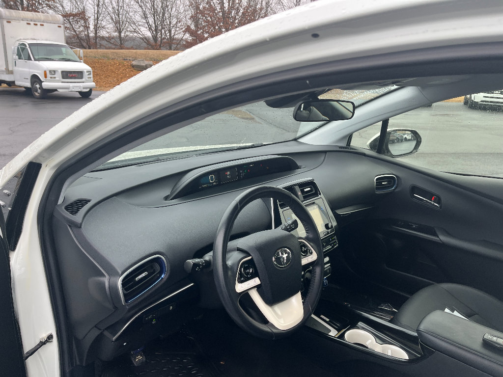 Used 2016 Toyota Prius Three Touring image 28