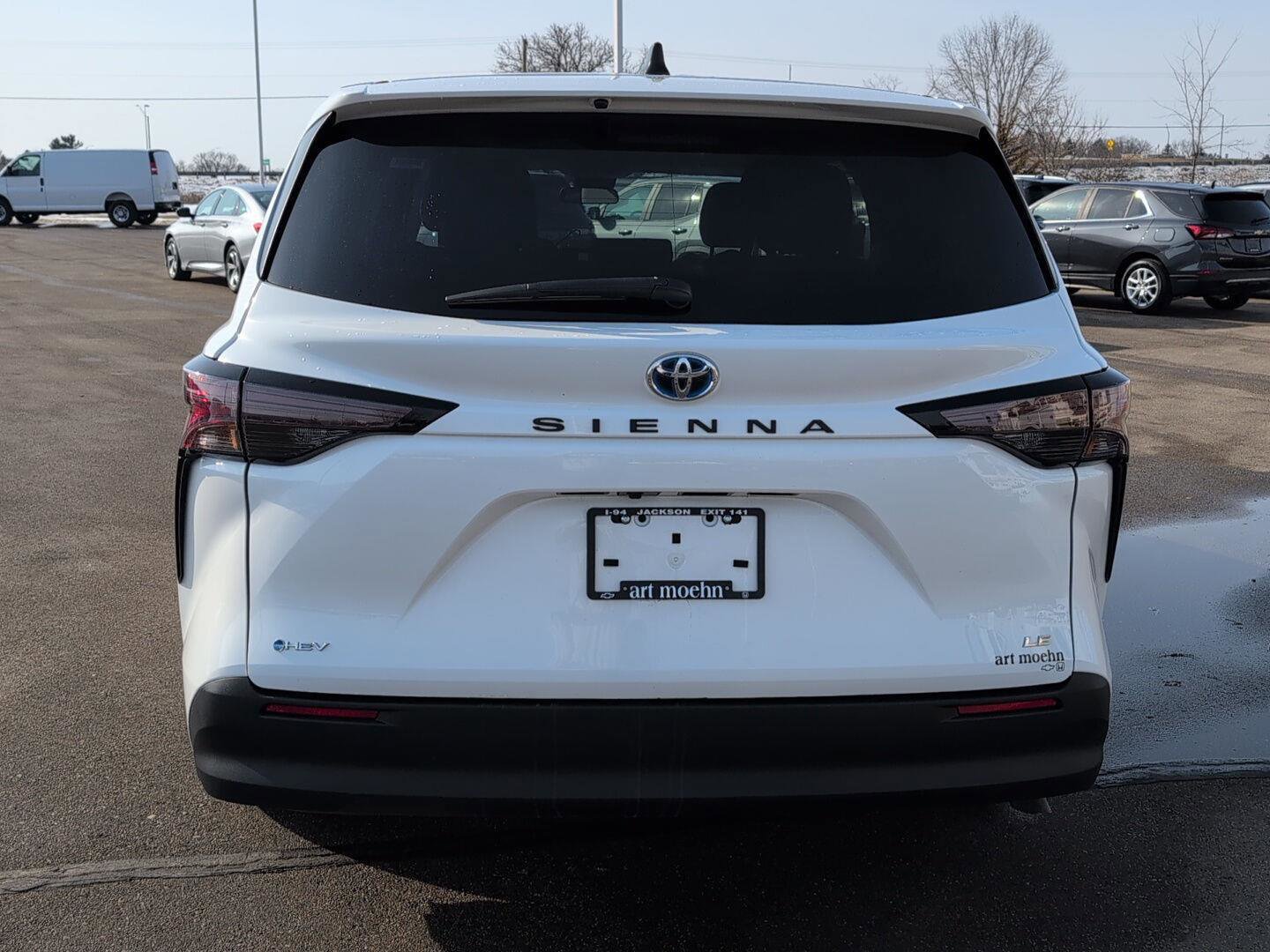 Used 2025 Toyota Sienna LE image 4