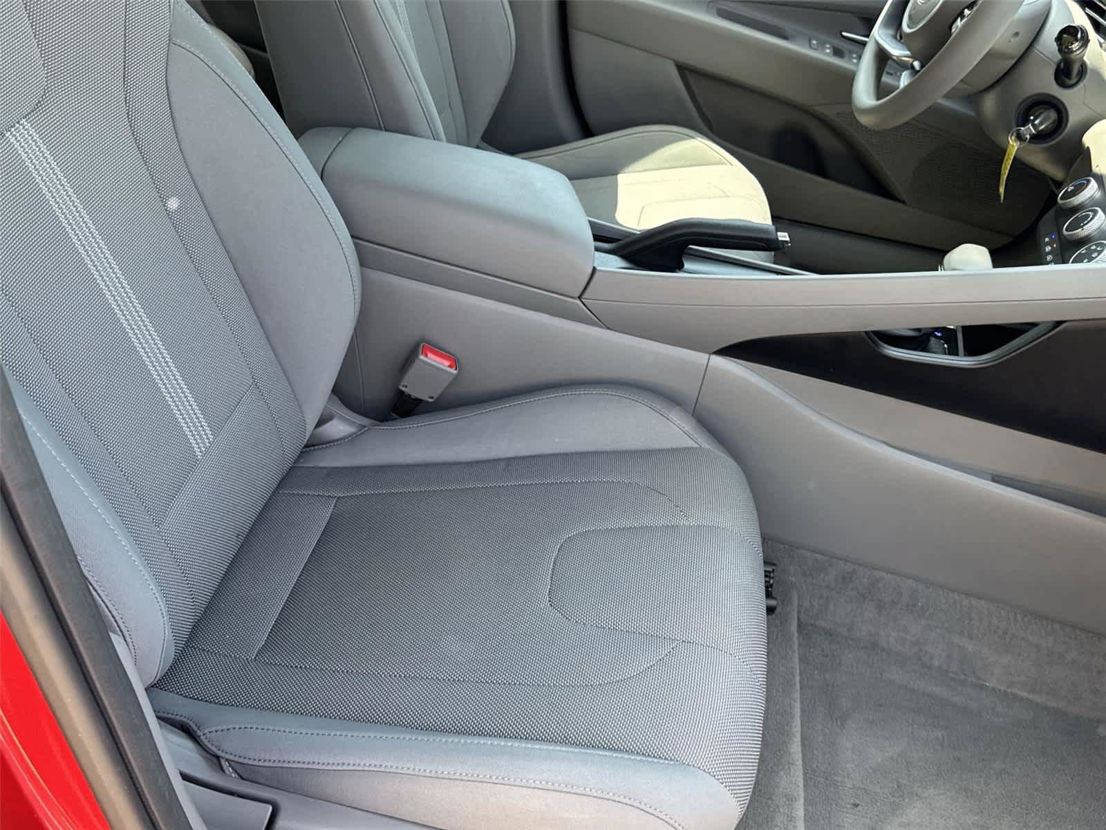 Used 2023 Hyundai Elantra SE FWD image 16