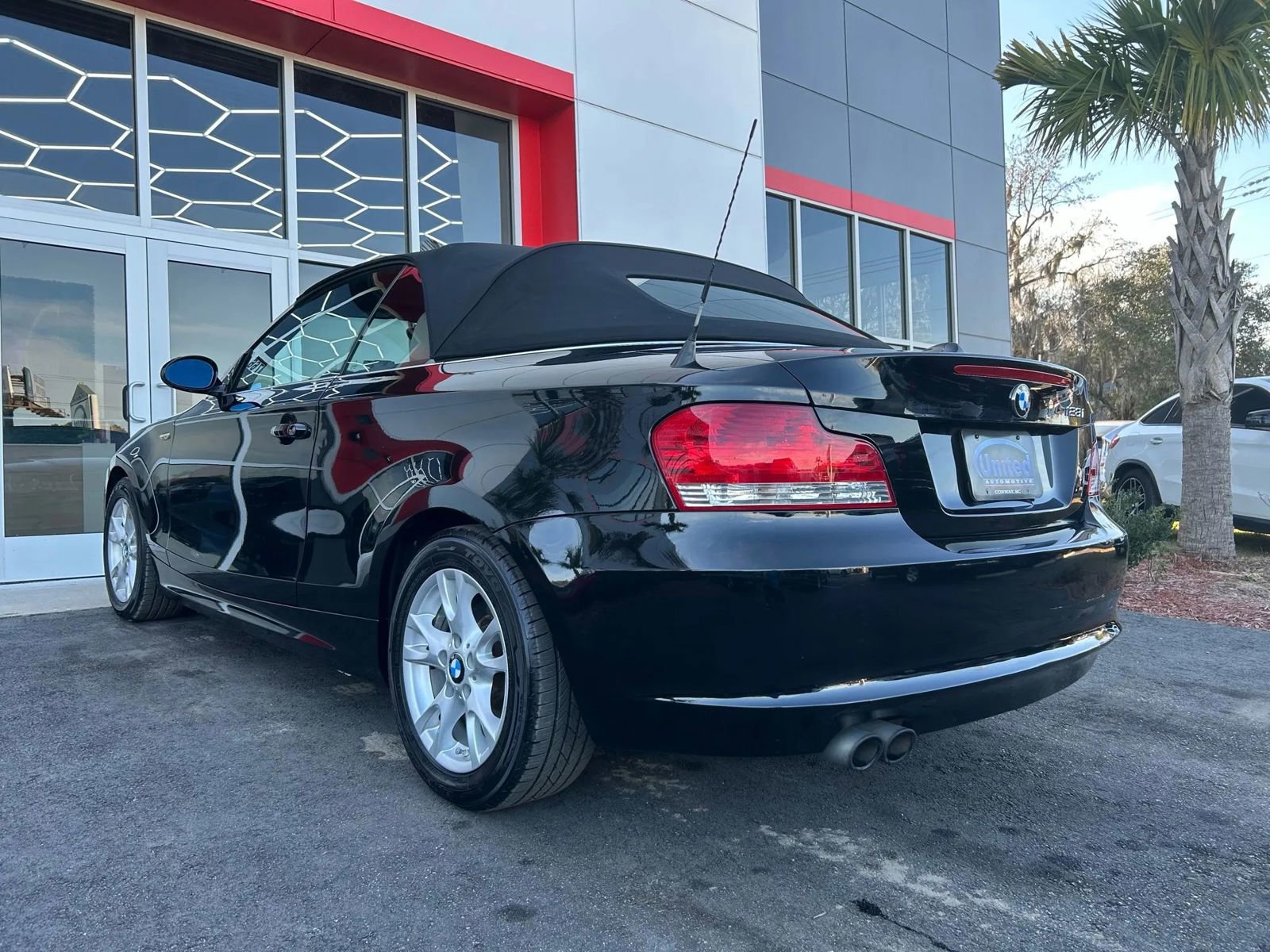 Used 2009 BMW 128i Convertible image 11