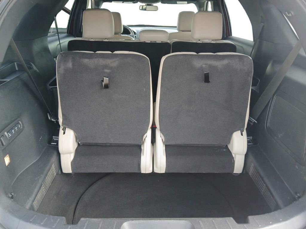 Used 2018 Ford Explorer Limited w/ Ford Safe & Smart Package FWD image 13