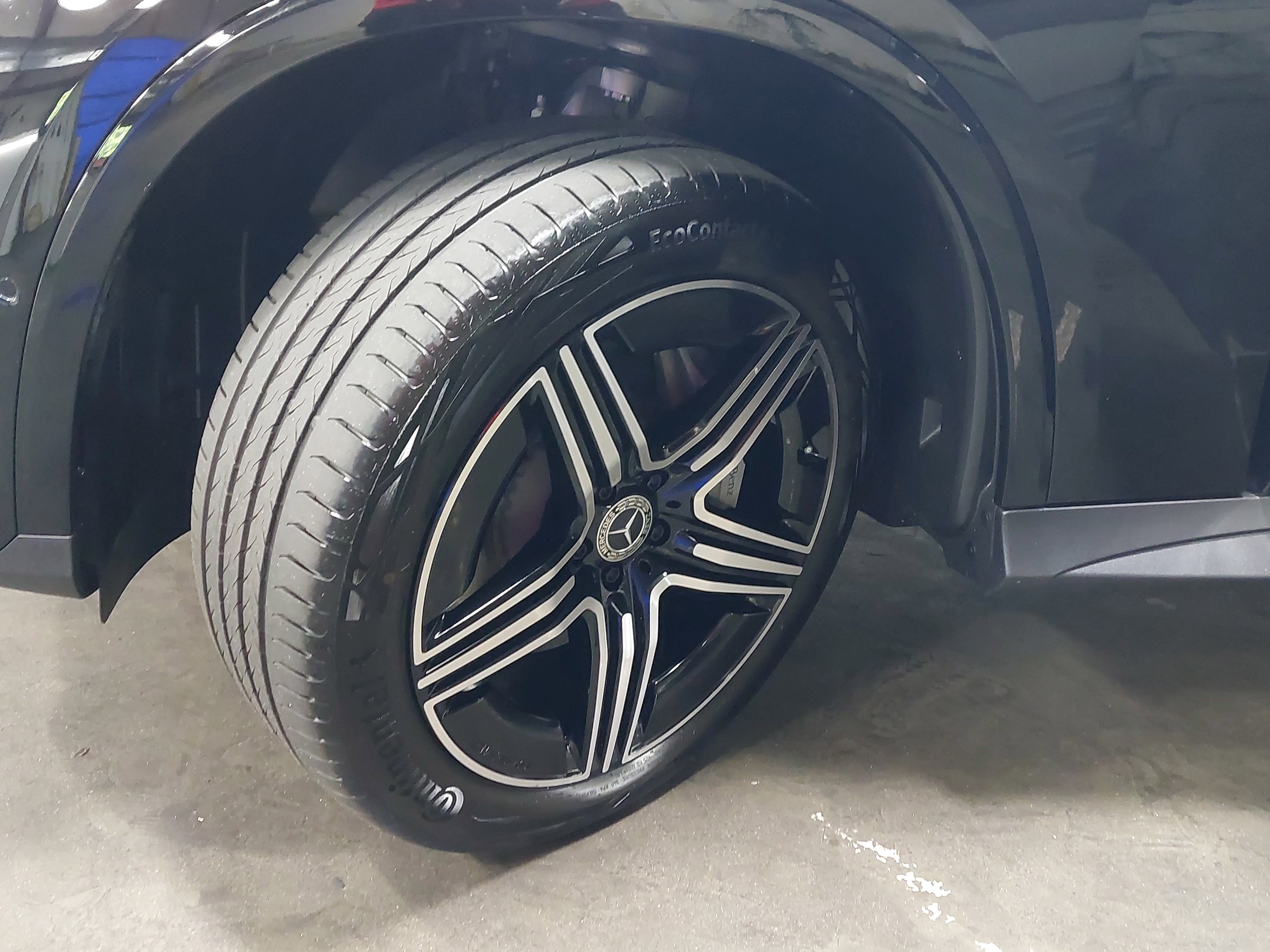 Used 2025 Mercedes-Benz GLC 300 4MATIC image 33