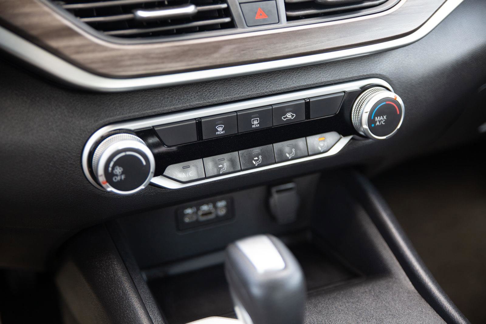 Used 2025 Nissan Altima 2.5 SV image 13
