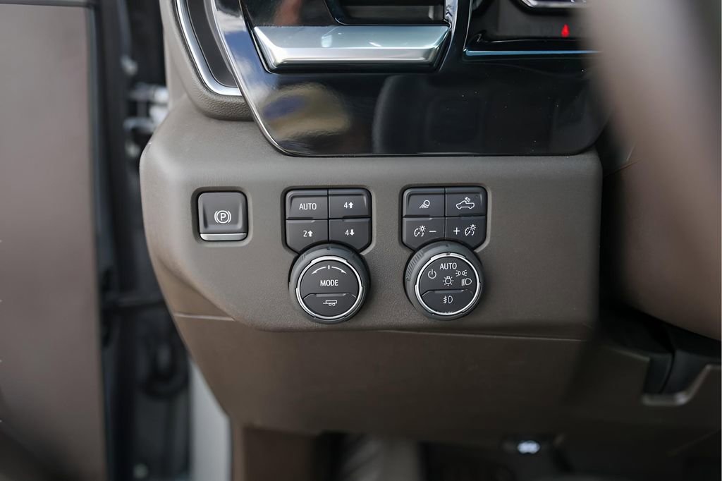 Used 2025 Chevrolet Silverado 3500 LTZ AWD/4WD image 18