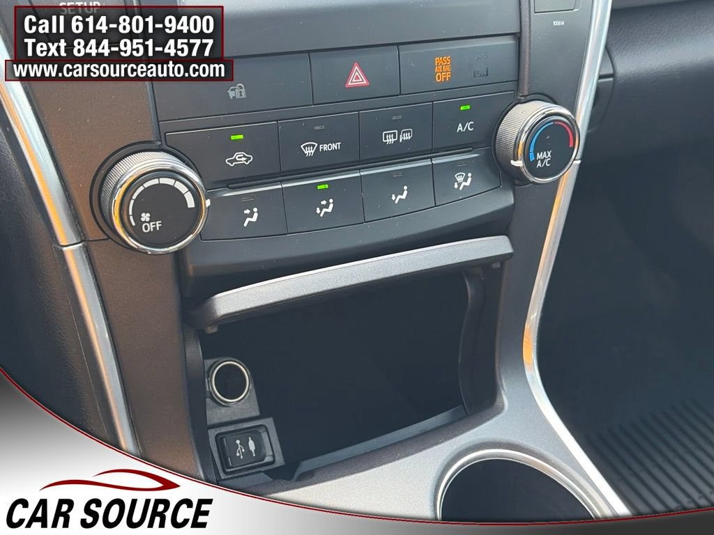 Used 2016 Toyota Camry SE w/ Moonroof Package FWD image 21