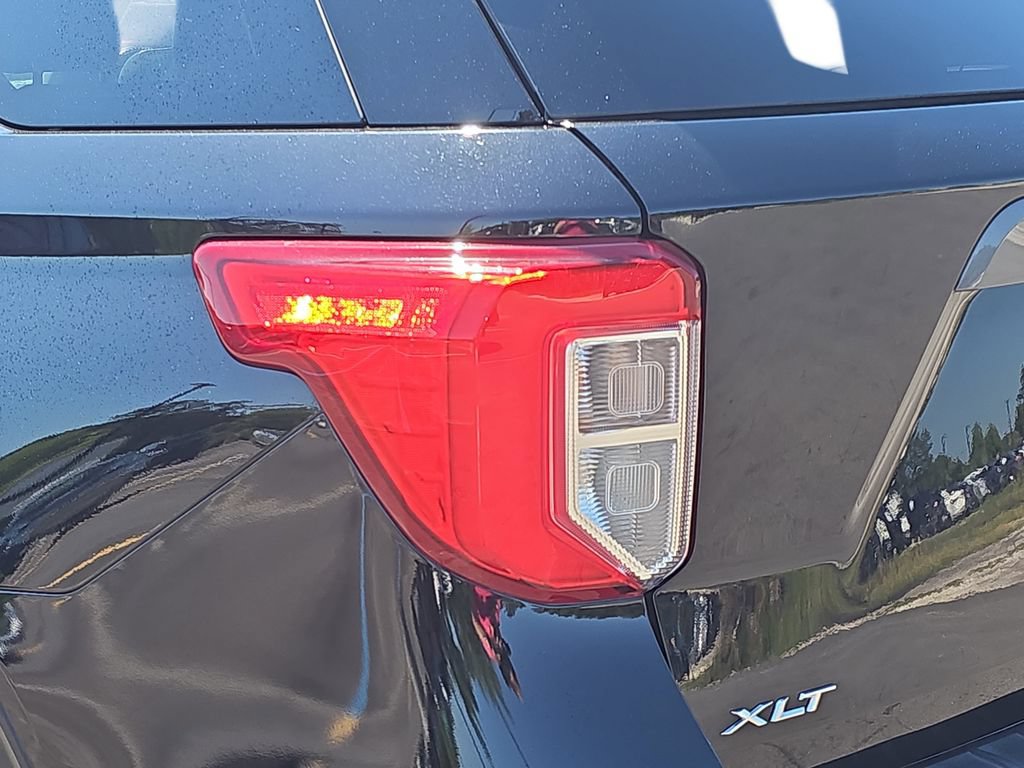 Used 2021 Ford Explorer XLT w/ Equipment Group 202A AWD/4WD image 35