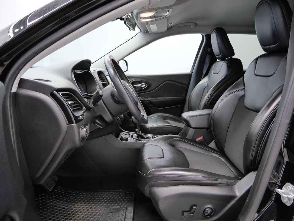 Certified 2019 Jeep Cherokee Latitude Plus AWD/4WD image 13