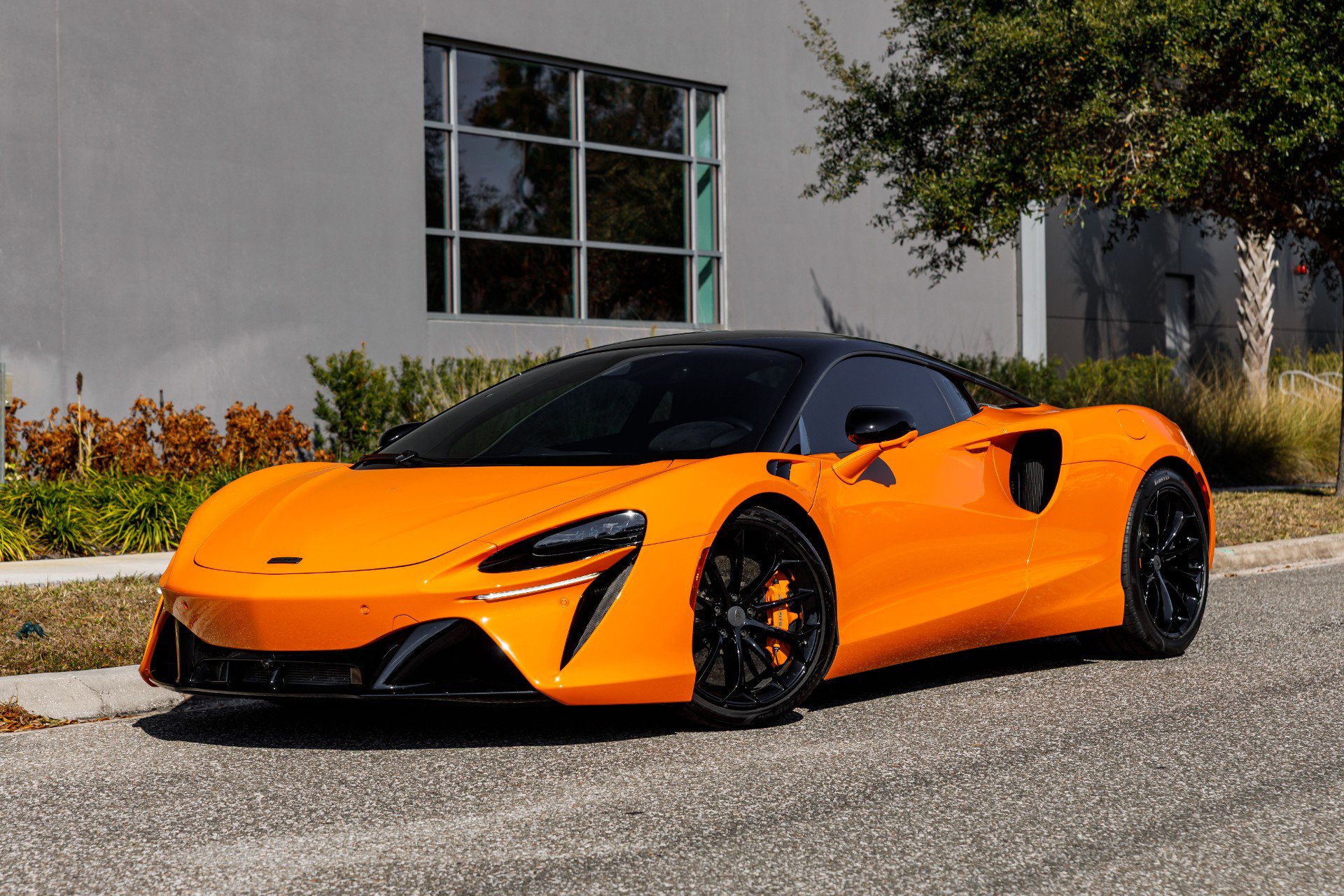 Used 2025 McLaren Artura image 44
