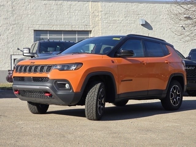 Used 2026 Jeep Compass Trailhawk w/ Sun, Sound & Navigation Group AWD/4WD image 27