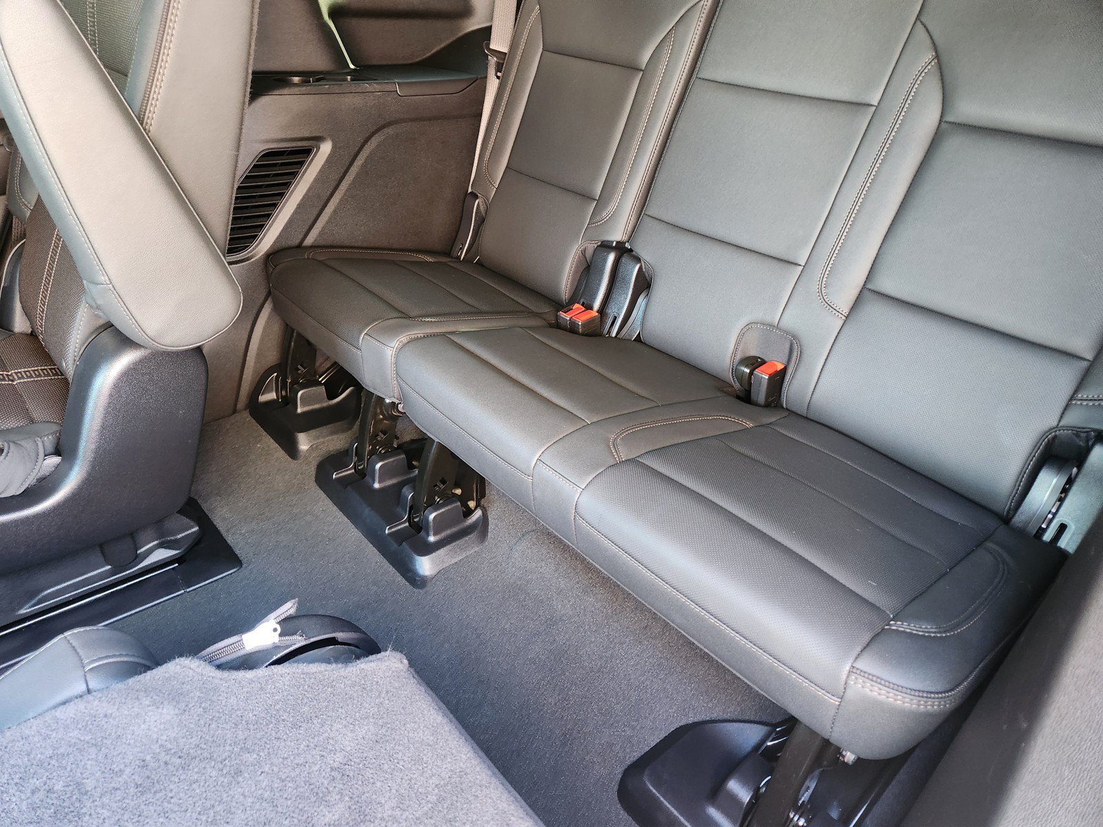 Used 2025 Chevrolet Tahoe High Country AWD/4WD image 15