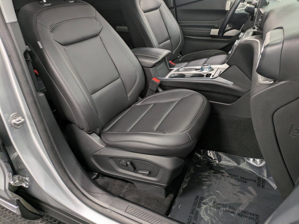 Used 2022 Ford Explorer XLT w/ Equipment Group 202A image 28