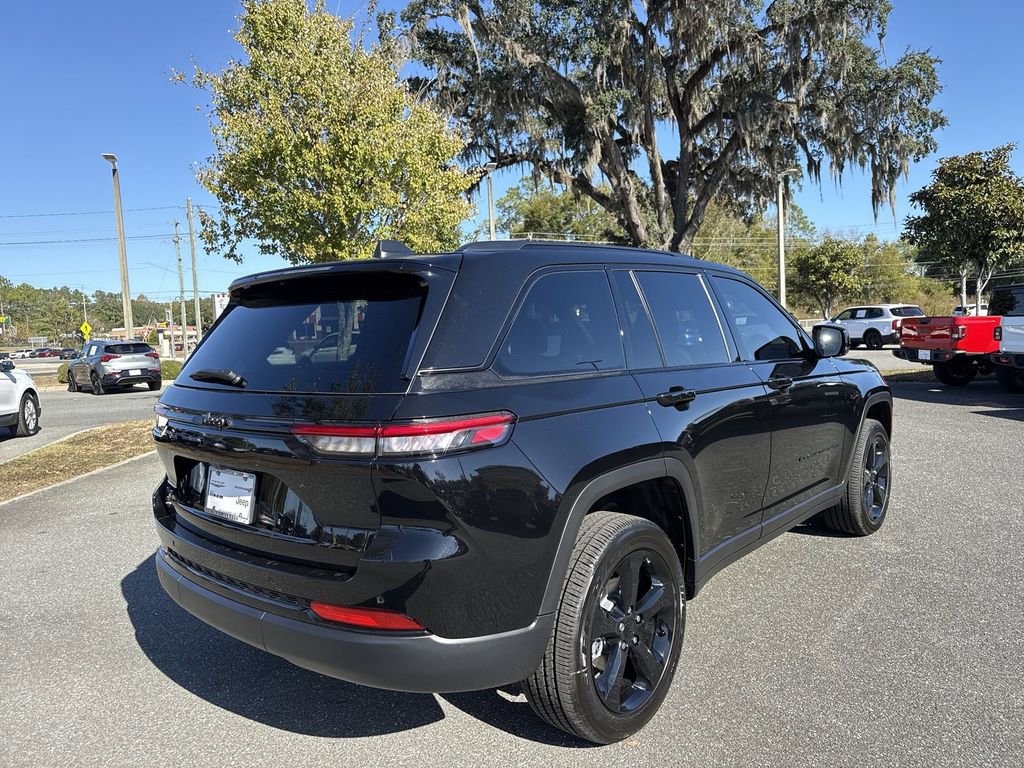 New 2025 Jeep Grand Cherokee Altitude image 3