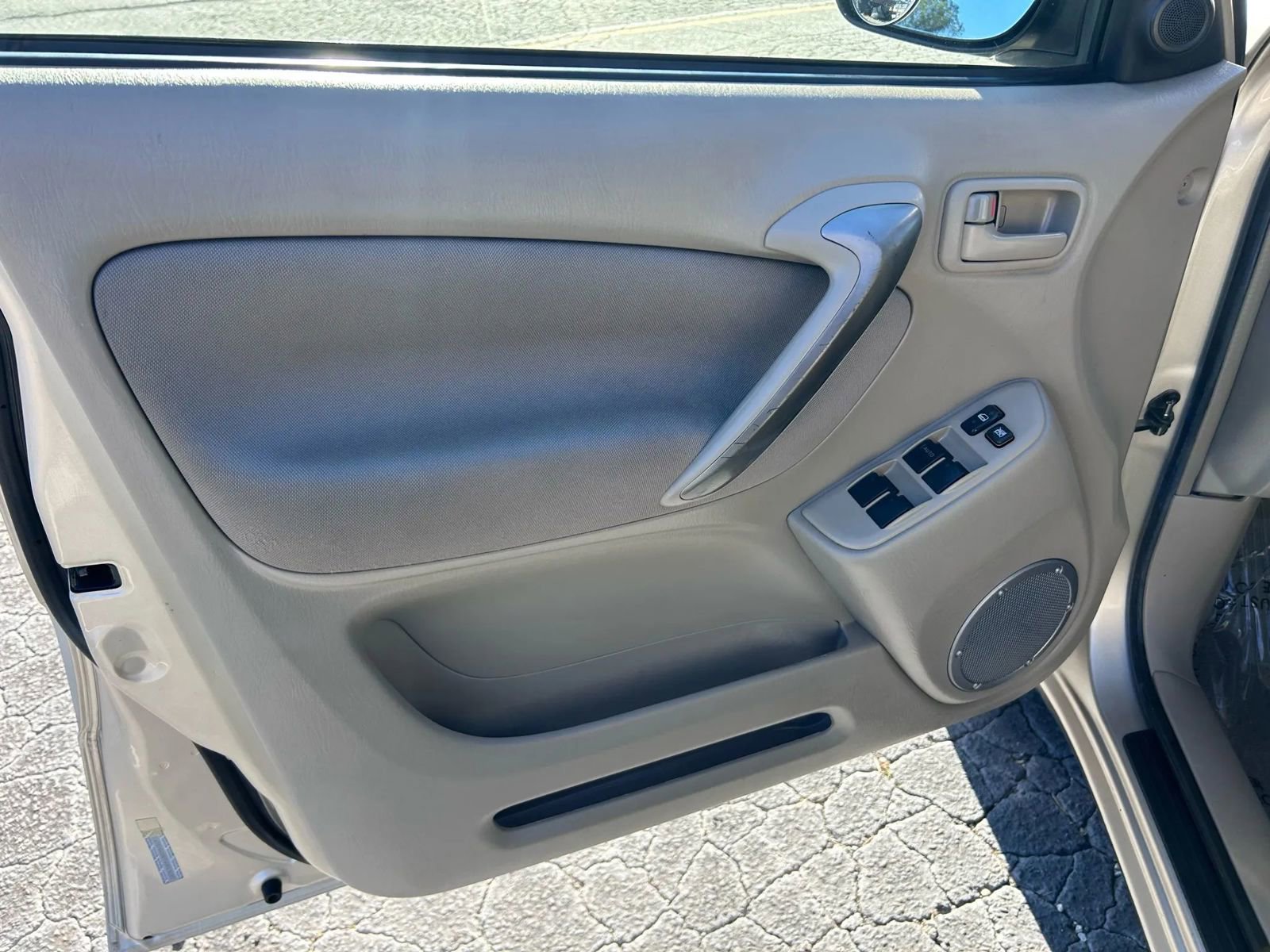 Used 2004 Toyota RAV4 4WD image 16