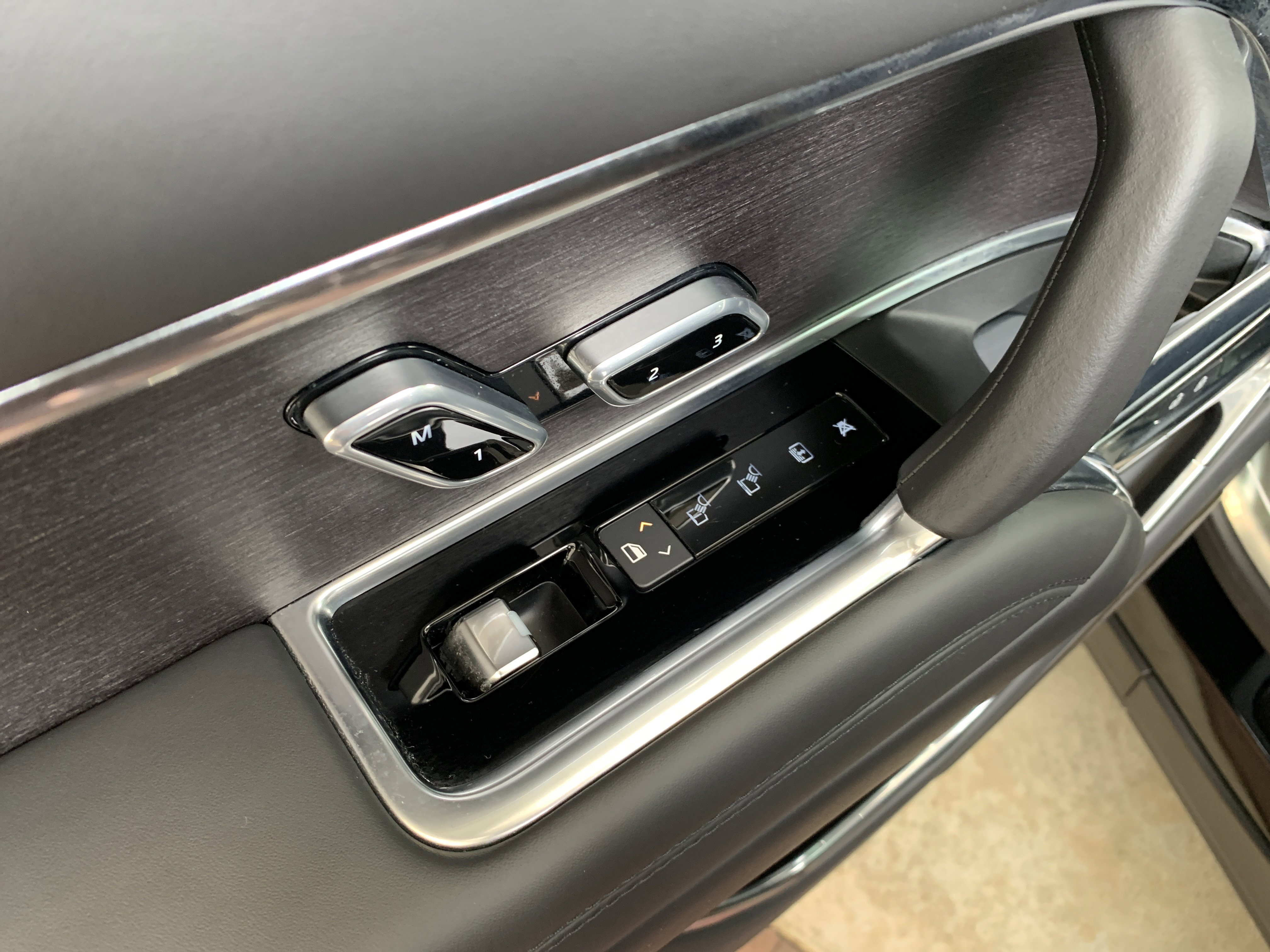 Used 2025 Land Rover Range Rover Autobiography image 30