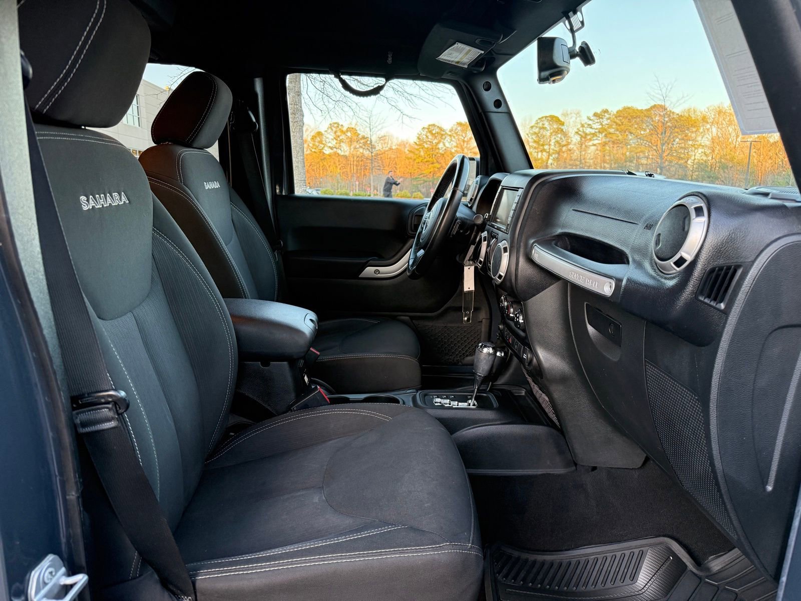 Used 2016 Jeep Wrangler Unlimited Sahara w/ Connectivity Group image 31