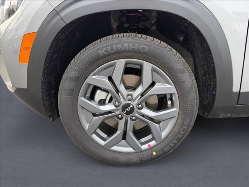 New 2026 Kia Seltos LX image 9