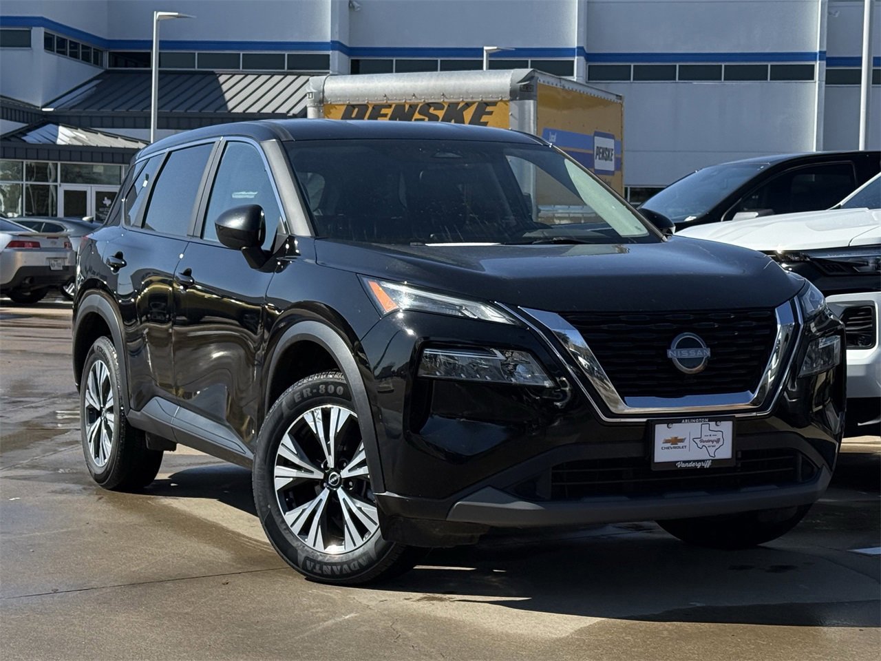 Used 2023 Nissan Rogue SV image 2