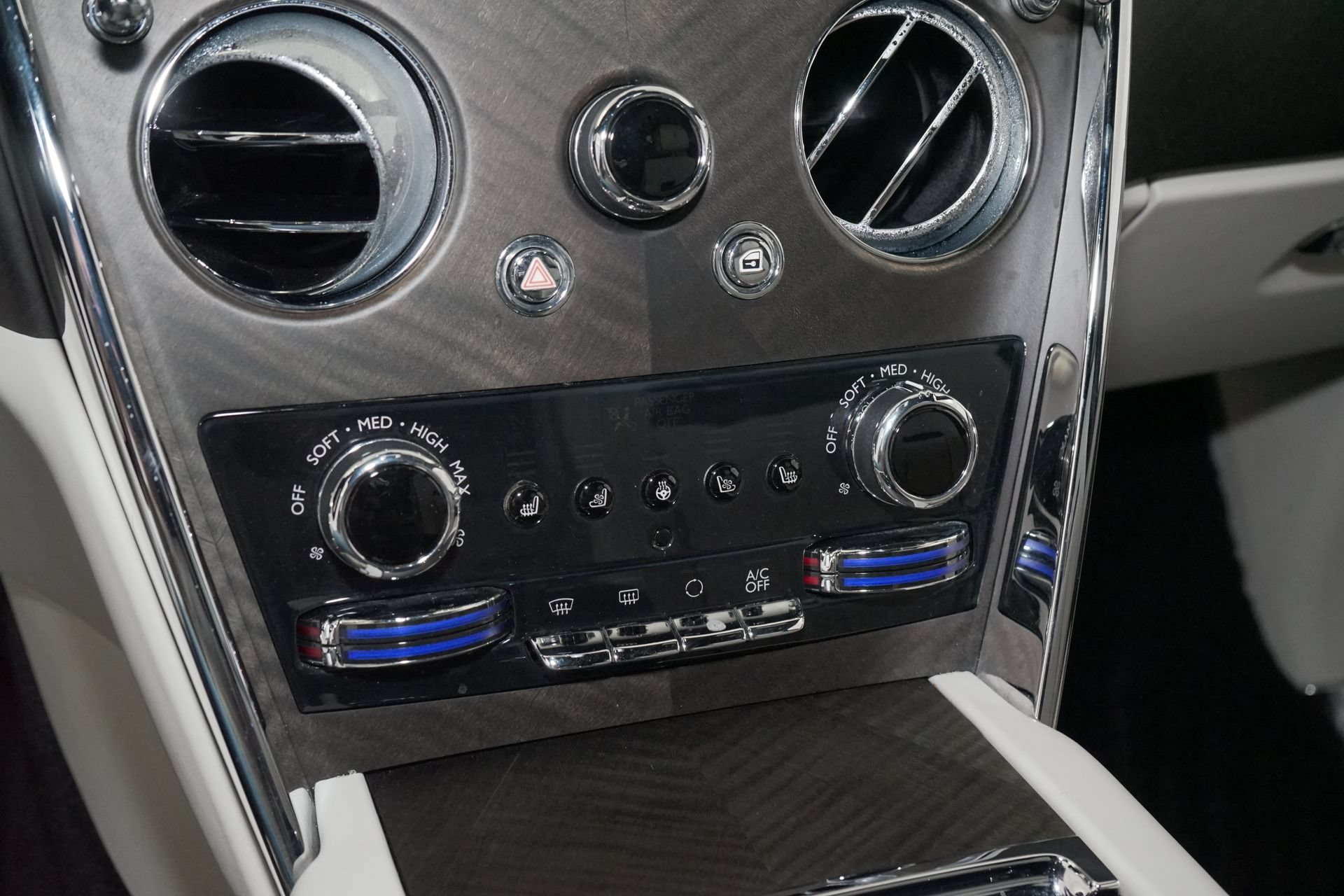 Used 2019 Rolls-Royce Cullinan AWD/4WD image 19