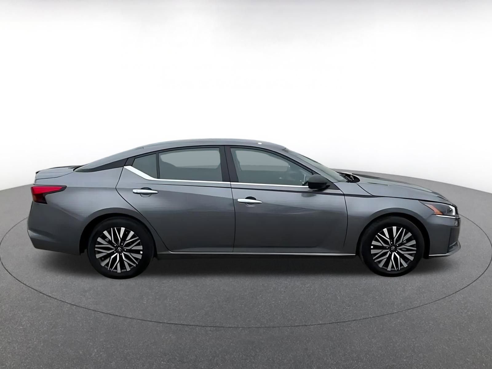 Used 2025 Nissan Altima 2.5 SV image 16