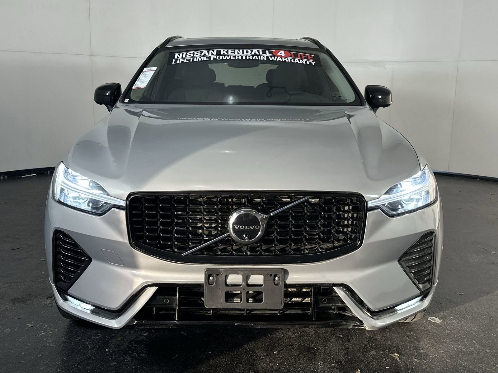 Used 2025 Volvo XC60 B5 Plus image 3