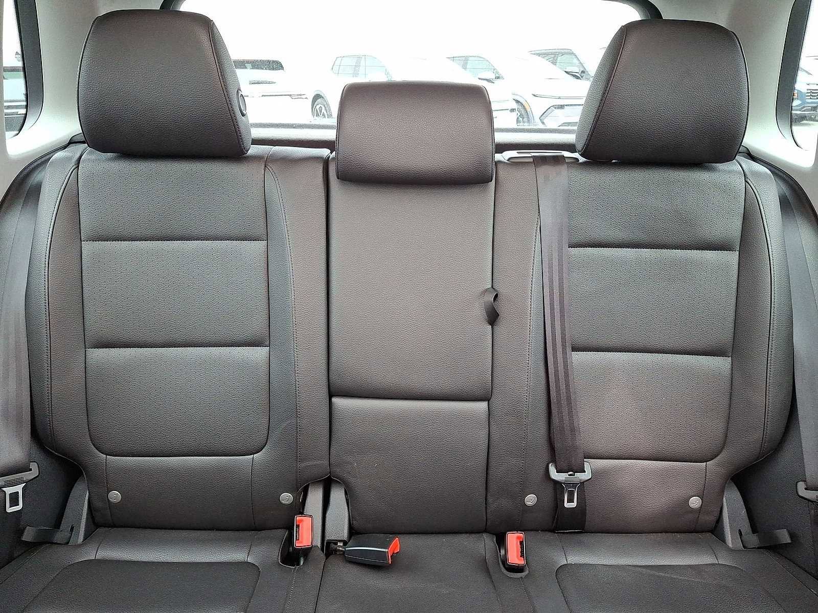 Used 2016 Volkswagen Tiguan SE image 14