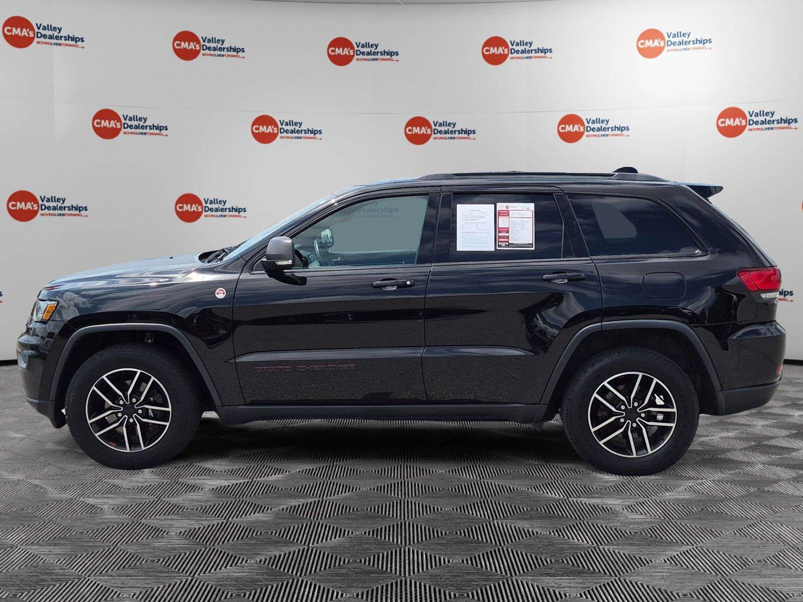 Used 2020 Jeep Grand Cherokee Trailhawk AWD/4WD image 2