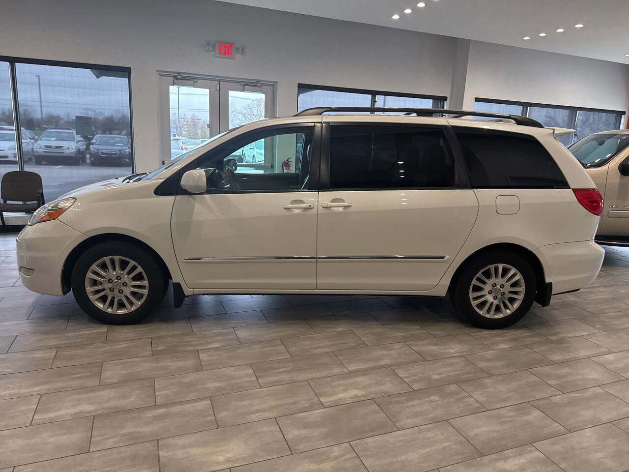 Used 2009 Toyota Sienna XLE Limited image 4