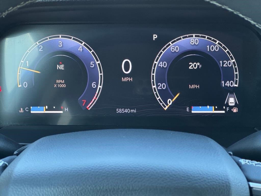 Used 2024 Jeep Grand Cherokee Laredo image 13